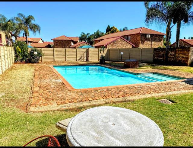 2 BEDROOM TOWNHOUSE FOR SALE IN MORELETAPARK